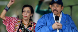 Daniel Ortega con su mujer Rosario Murillo. Foto: AFP / MARVIN RECINOS