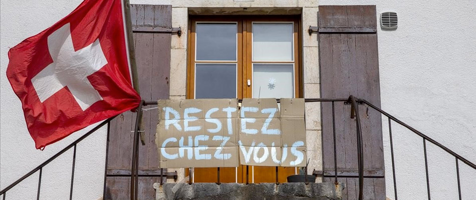 En Suiza, cartel que dice «Quedate en casa». Foto: EFE / EPA / SALVATORE DI NOLFI